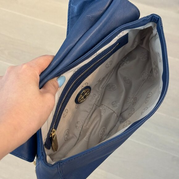 Tory Burch blue/gold chain shoulder bag - Picture 5 of 7